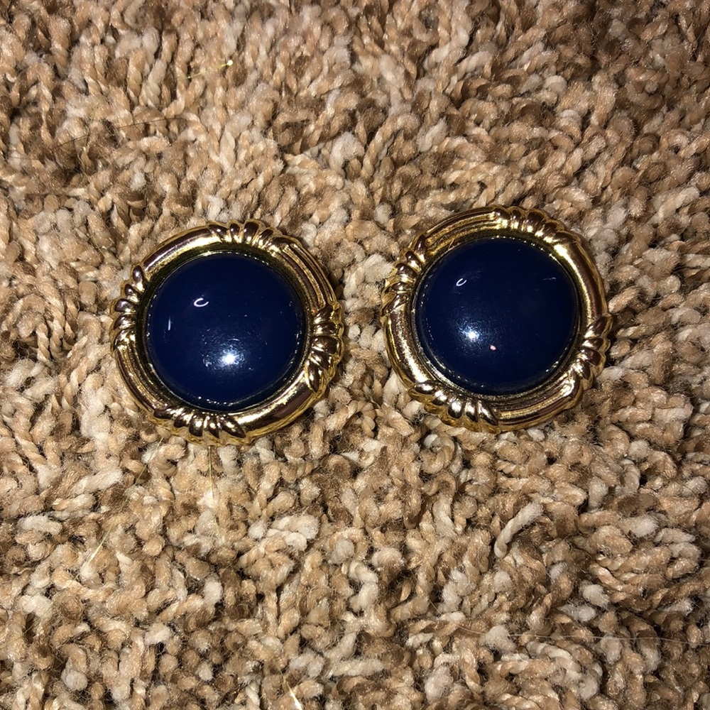💖Studded Earrings - Picture 4 of 7